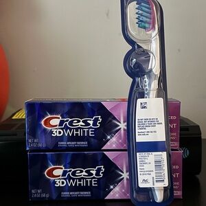 Crest 3D White Toothpaste and Toothbrush Set - Blue and Purple
